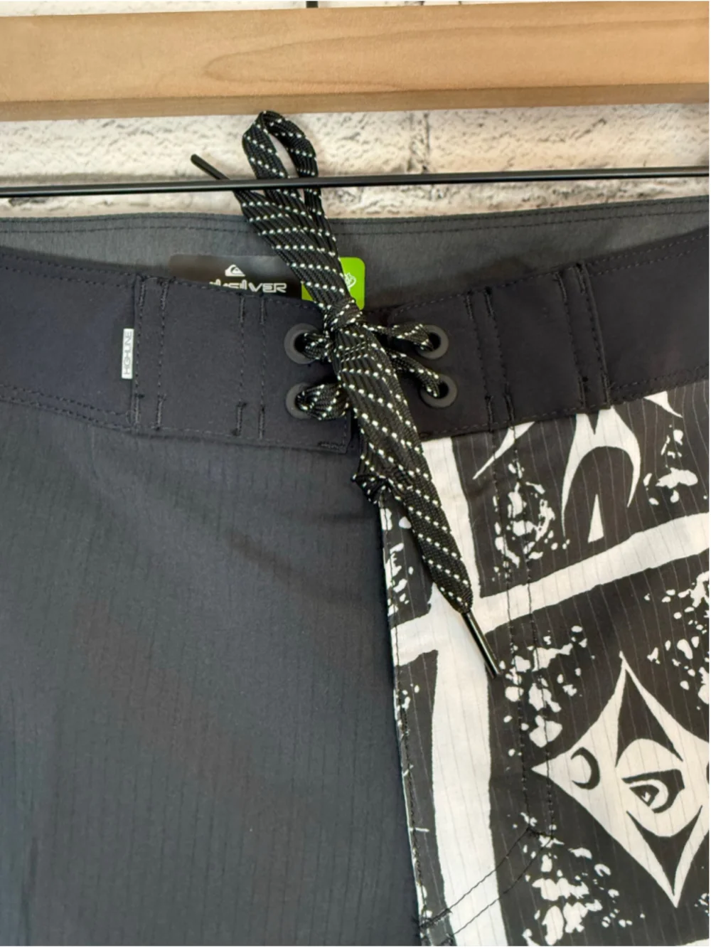 Men’s Quiksilver Highline Board Shorts size 31 Small Black White Geometric Swim